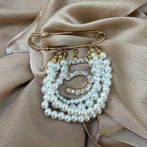 💖ON TREND! Gold  Pearl  & Crystal No 5 Safety Pin Pin